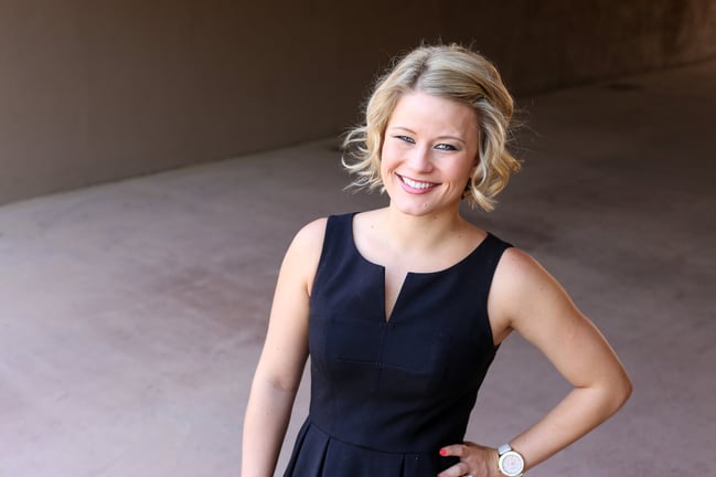 KellyHendersonHeadshots2014-11.jpg