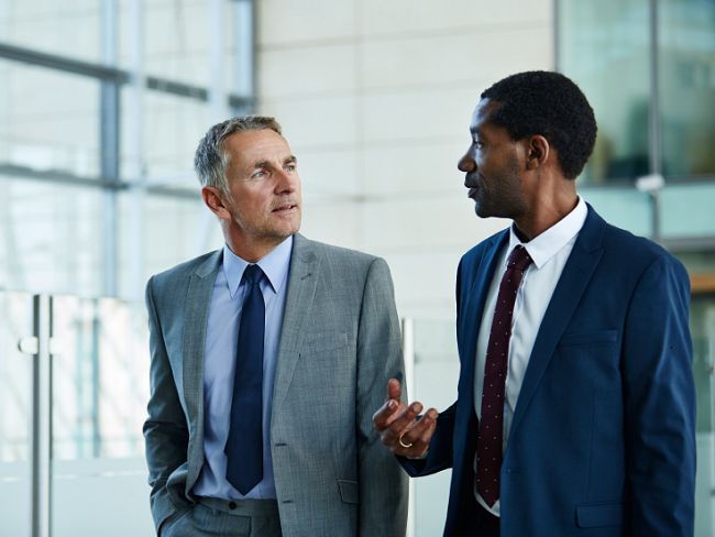 Two_men_having_a_conversation.png